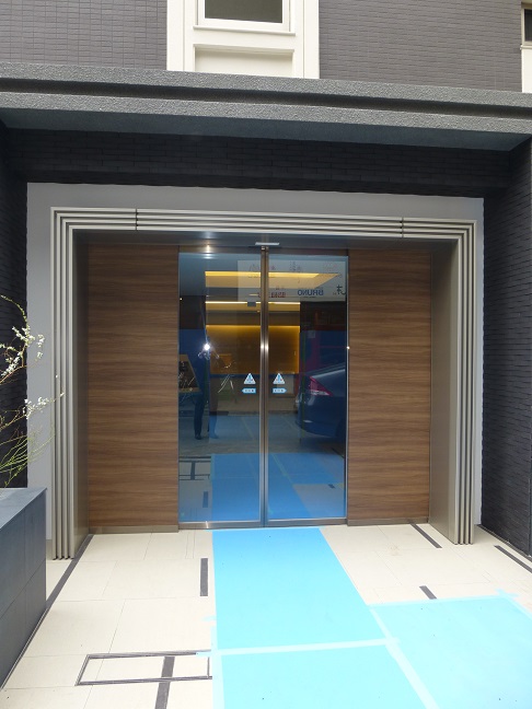 Entrance. It is properly cleaned management! ! 