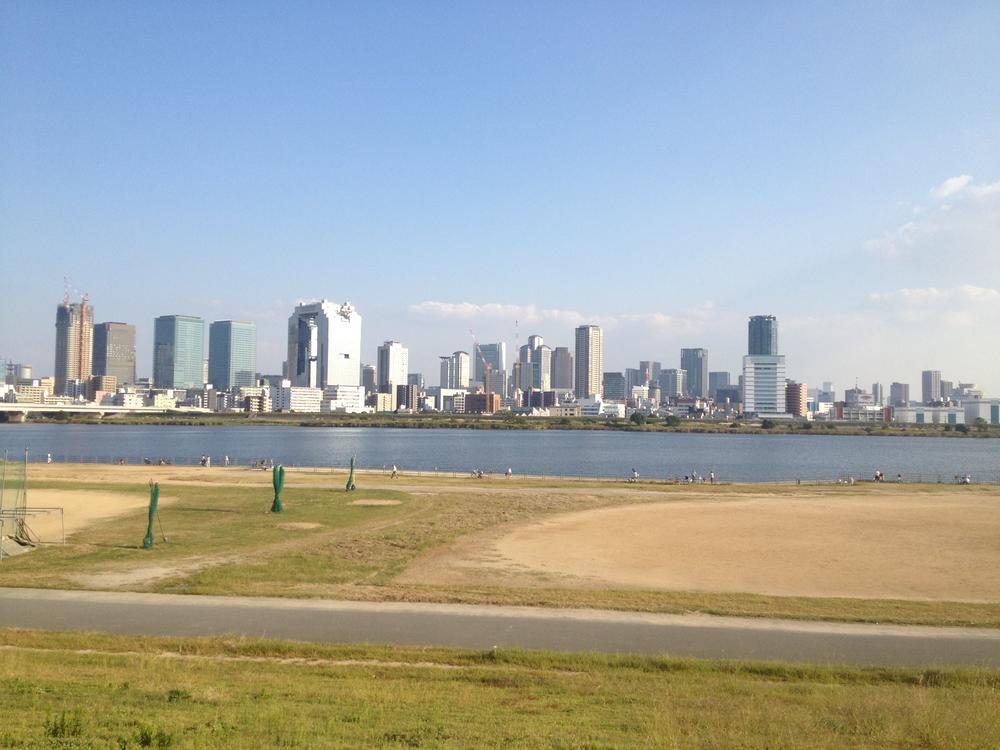 Streets around. Yodogawa river bed until at 270m walk about 3 minutes, You go out in the space of rest. Catch Ya, Badminton, Such as barbecue called everyone we are Omoikkiri enjoy a dry riverbed