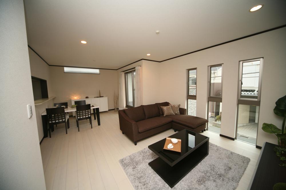 Same specifications photos (living).  ■ Living living and stairs led to open, Space with an emphasis on communication. First floor and second floor of the connection is increased, It is felt widely throughout the house. Living stairs, It is child-rearing support point to foster the parent-child petting.