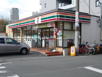 Convenience store. Seven-Eleven (convenience store) up to 100m