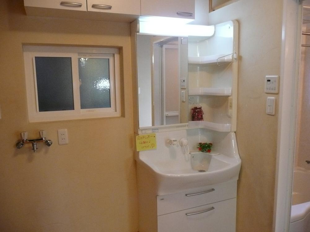 Wash basin, toilet. (December 2013) Shooting