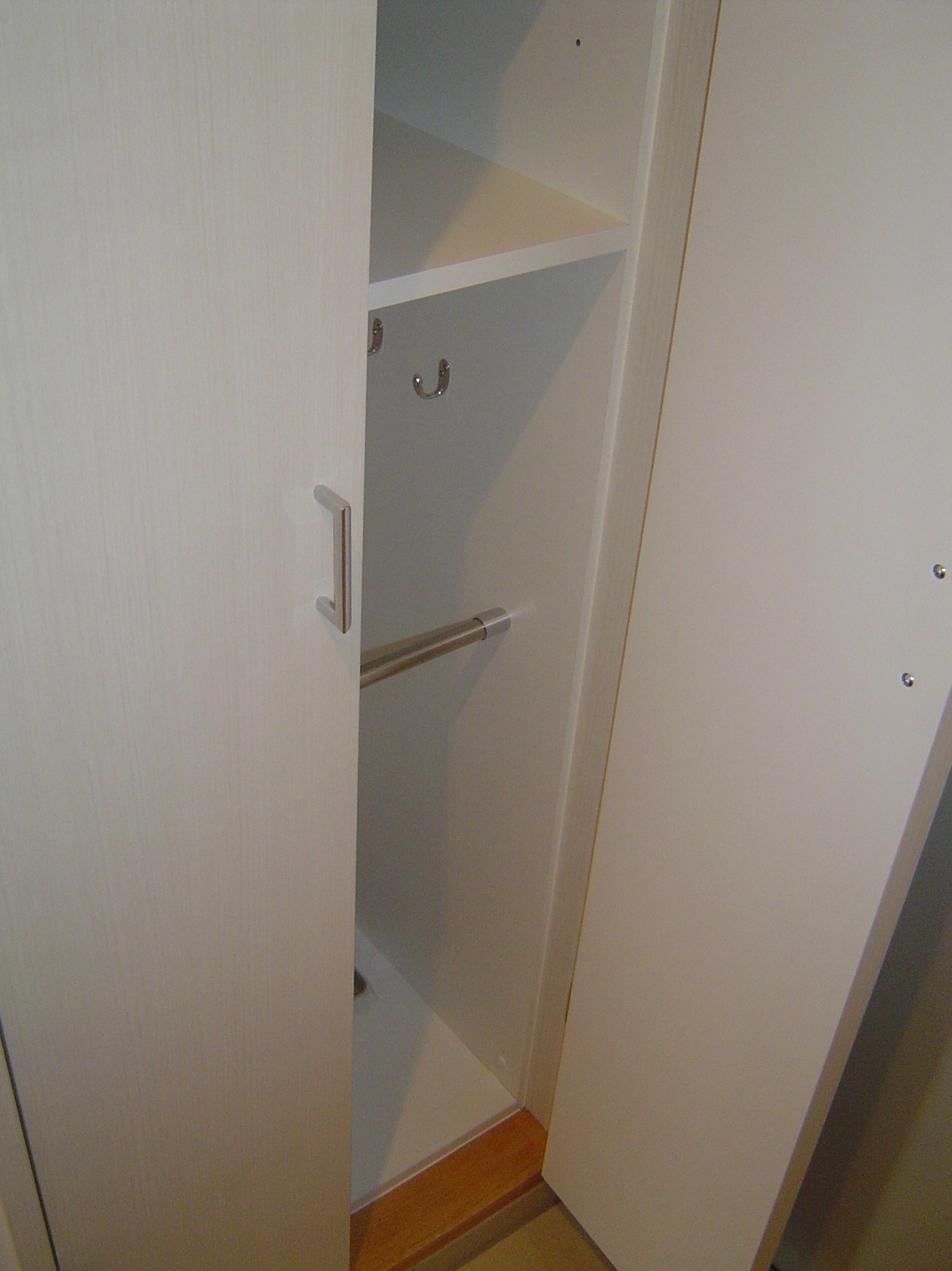 Entrance. Umbrella stand built-in shoes BOX!