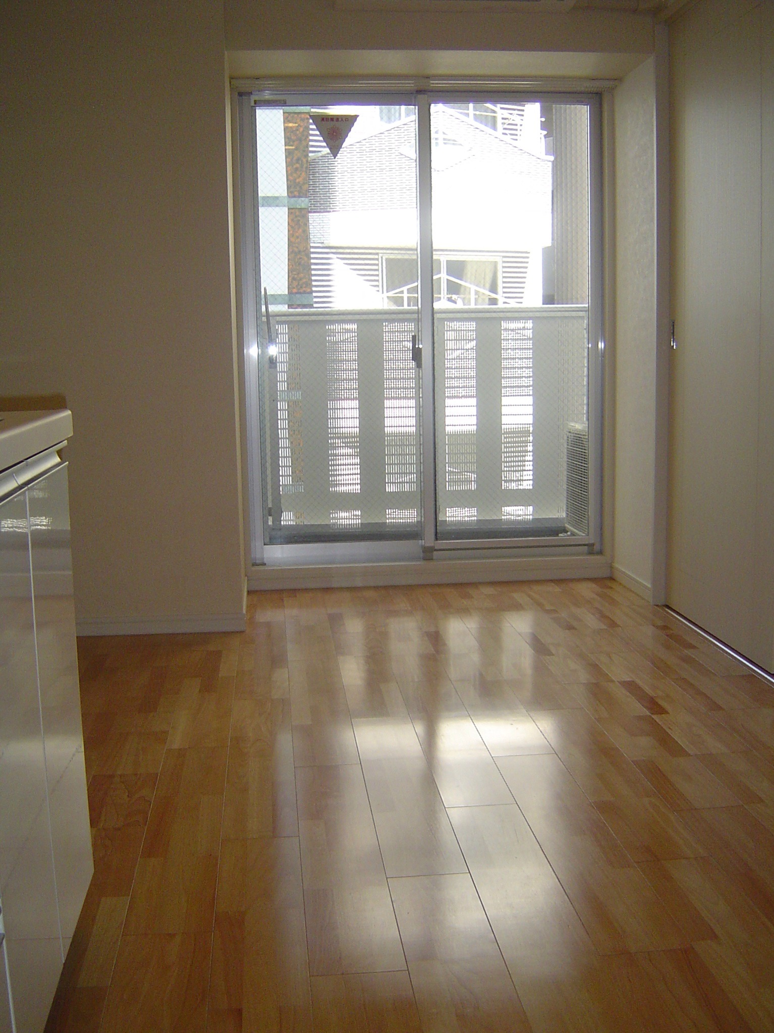 Living and room. dining kitchen! It is likely to be slow if there is only this!