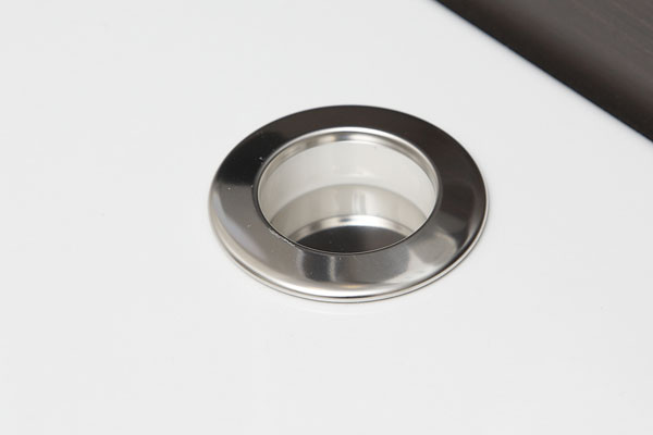 Bathing-wash room.  [One push drainage plug] Only in the drain plug opening and closing press the button on the bathtub top. This is useful without the need to bend down the (same specifications)