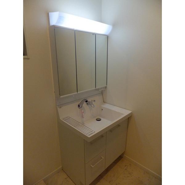 Wash basin, toilet. Wash basin with a large mirror