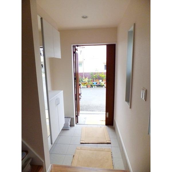 Entrance. Entrance is also very spacious