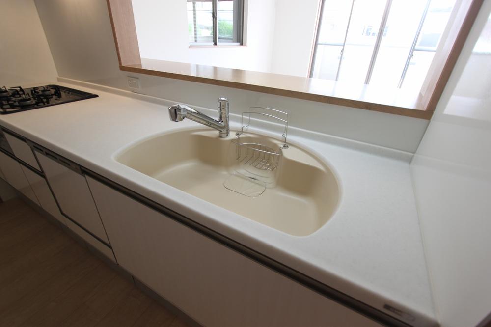 Kitchen. ◆ Kitchen sink