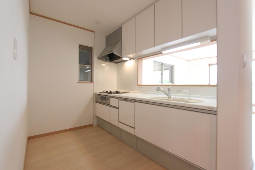 Kitchen. ◆ kitchen System kitchen fully equipped, such as dishwasher