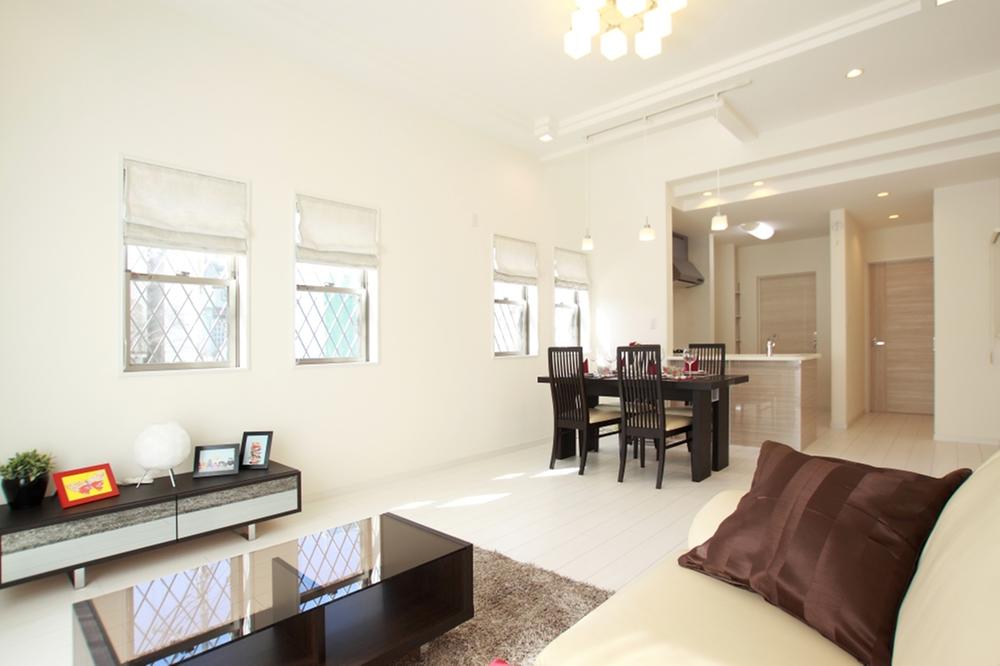 Living. Living Image