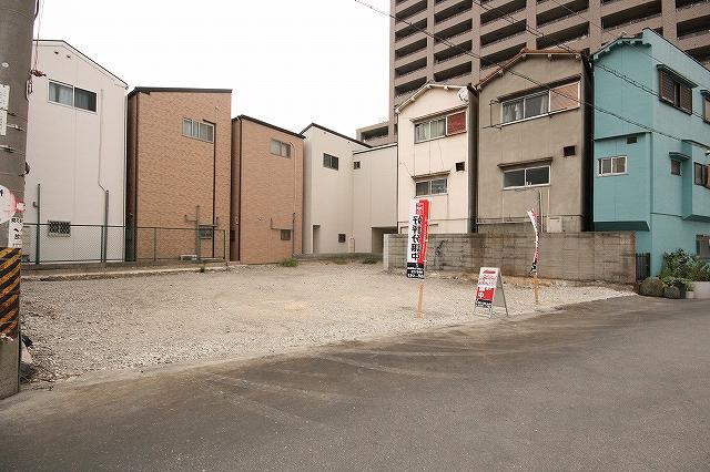 Local photos, including front road. From No. 5 place No. 7 land local