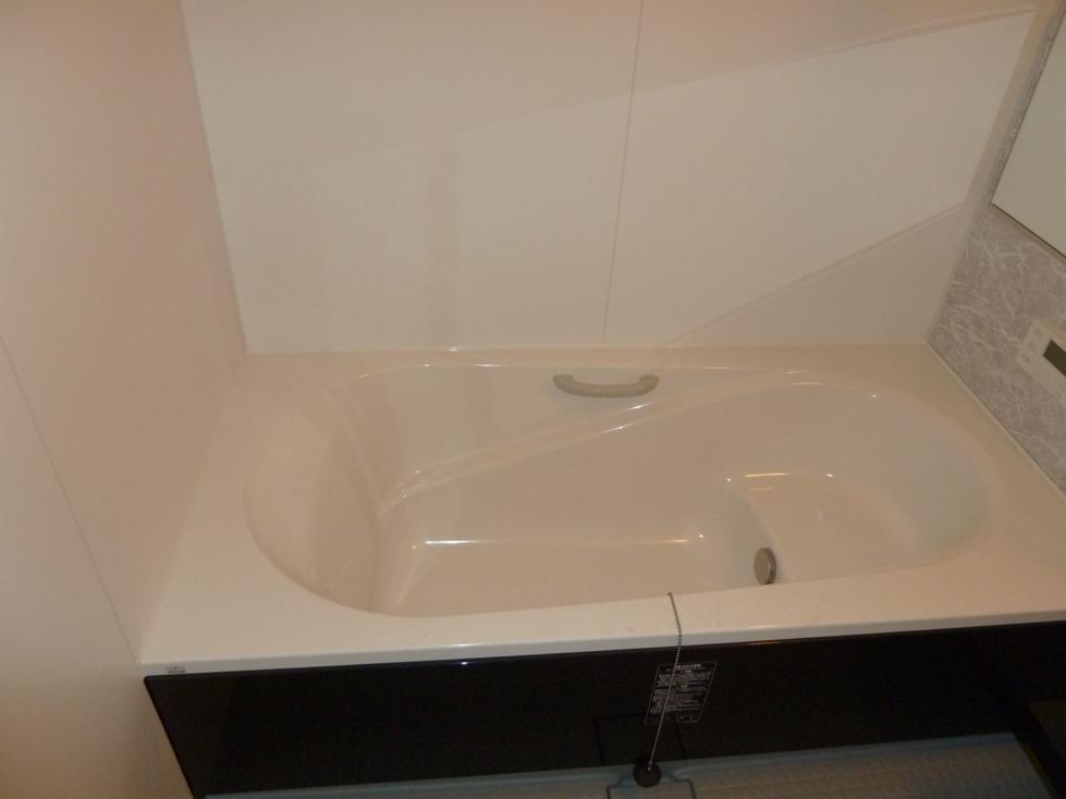 Bathroom. Latest bathtub