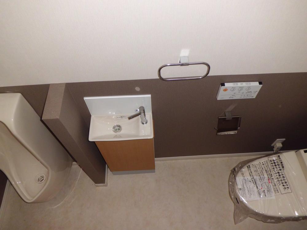 Toilet. Super water-saving high-function toilet