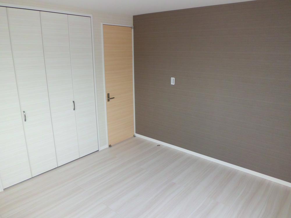 Non-living room. 7.5 Pledge of Western-style