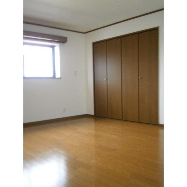 Non-living room. The third floor Western-style room also per diem good