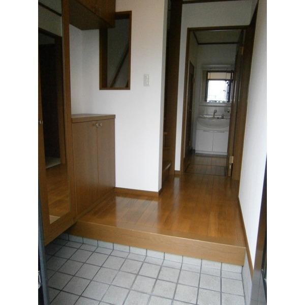 Entrance. Entrance with a large capacity shoes BOX