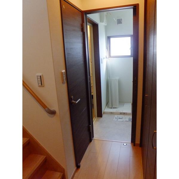 Non-living room. It is daylight plenty