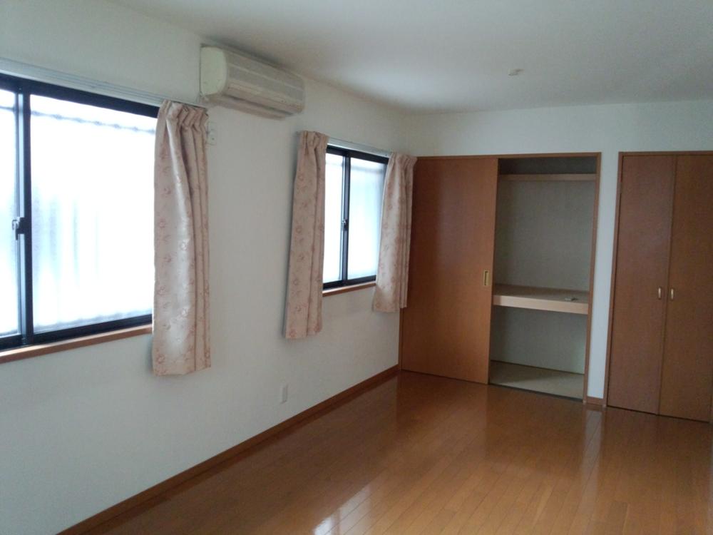 Non-living room. Indoor (12 May 2013) Shooting