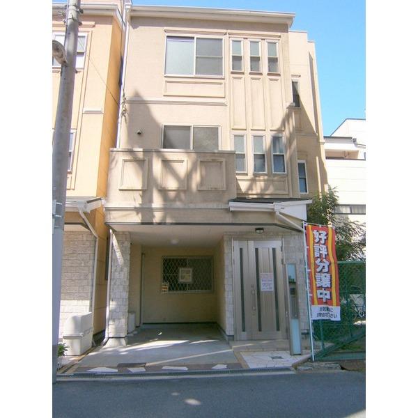 Local appearance photo. May 2006 Built