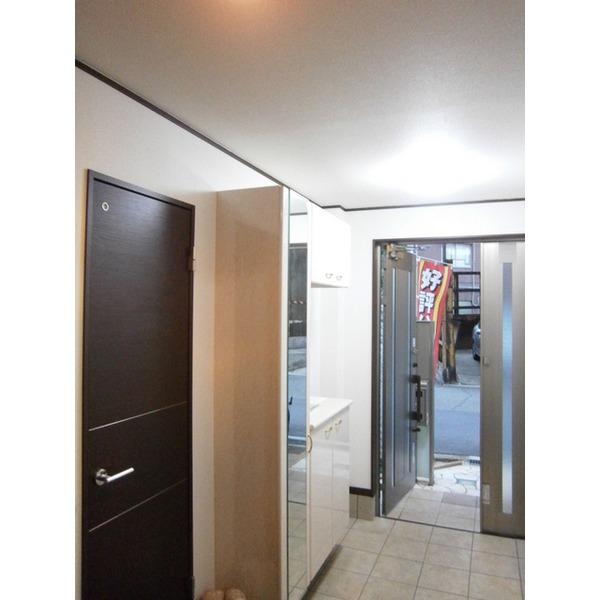 Entrance. It is very wide entrance