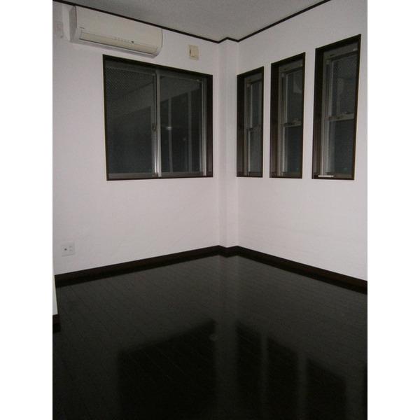 Non-living room. 3 Kaiyoshitsu