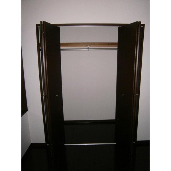 Receipt. The third floor Western-style closet