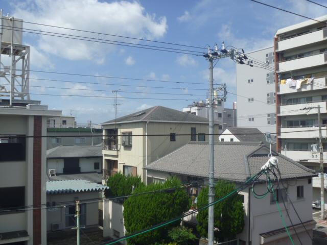 View photos from the dwelling unit. Local (September 2013) Shooting