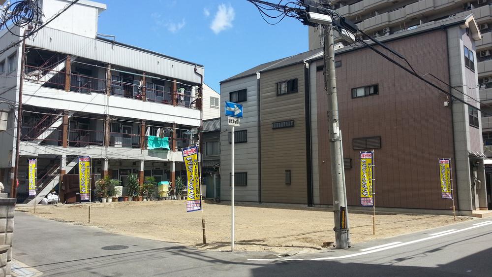 Local land photo. 2 direction (south ・ Since the West) is opened, It is a bright location where the light enters well. Surrounding traffic also less, Is a quiet environment.