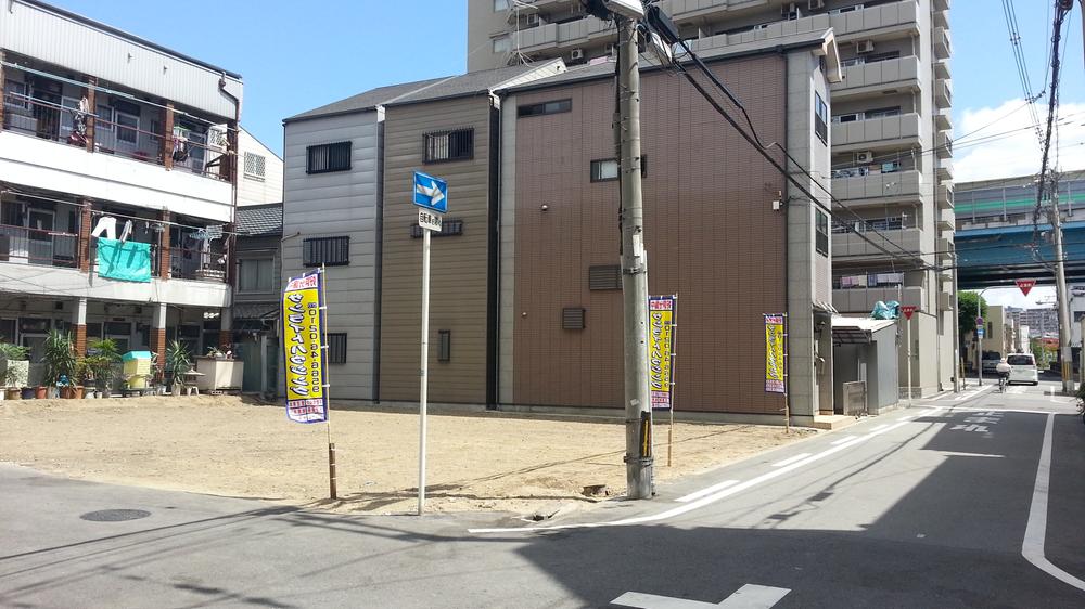 Local photos, including front road. Local (08 May 2013) Shooting