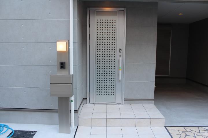 Model house photo. Easy locked with electronic key adoption