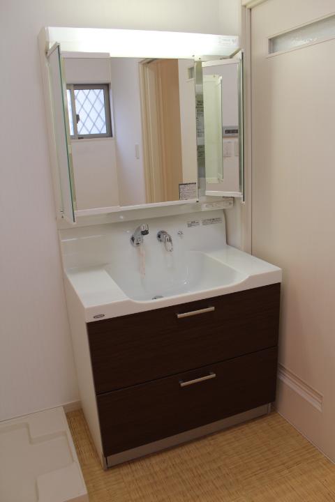 Model house photo. YAMAHA vanity