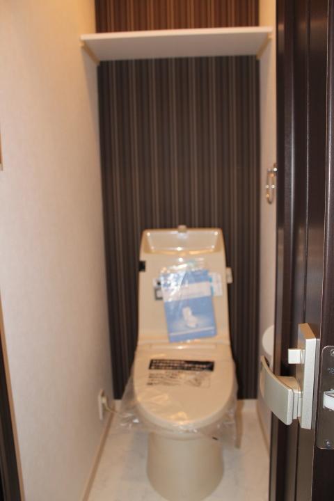 Model house photo. Toilets are two places can be installed in a standard