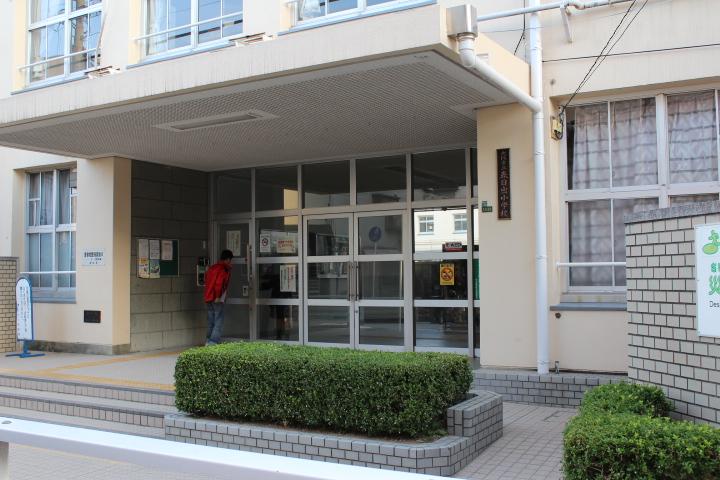 Primary school. 367m to Osaka the first day of spring sunrise Elementary School