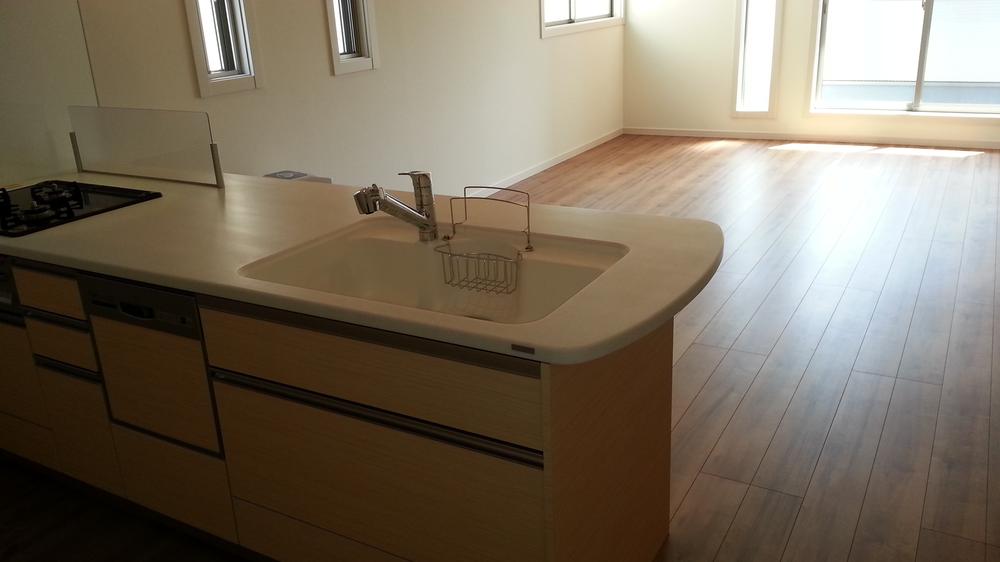 Living. Indoor (08 May 2013) Shooting LDK ☆ Spacious LDK18.5 Pledge ☆ ☆ We put the lighting also take FIX window ☆