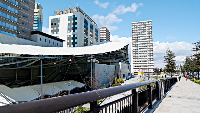 Other Environmental Photo. Universal City 1200m to the Train Station