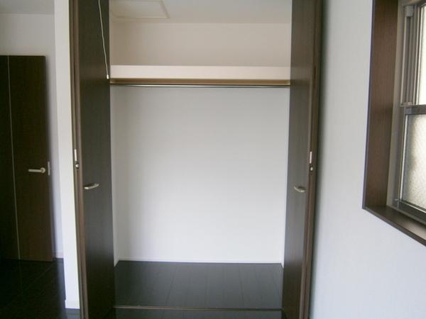 Receipt.  [Konohana-ku, buying and selling] Large closet ☆