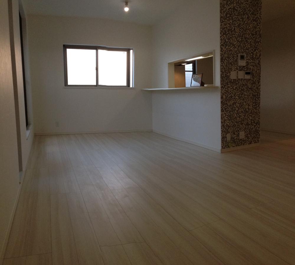 Living. LDK spacious 18.7 Pledge! Furthermore, 2 Kaisui around (Bathing ・ Washroom) is!