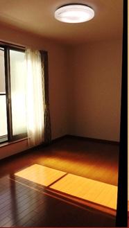 Non-living room. Us with the light and wind energy to you every day. We have incorporated the ideas that the room is bright with lots of windows!