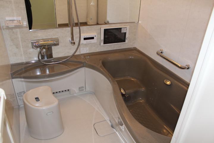 Bathroom. Indoor (03 May 2013) Shooting System bus ☆ Mist sauna, of course ☆ ☆ In good time while also listening to music in the bathroom ☆