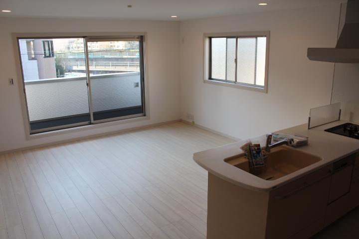 Kitchen. Indoor (03 May 2013) Shooting System kitchen ☆ It also Mimamore safe figure for children in the open kitchen ☆