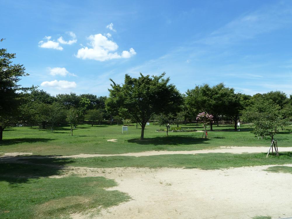 park. 550m until Yahataya park