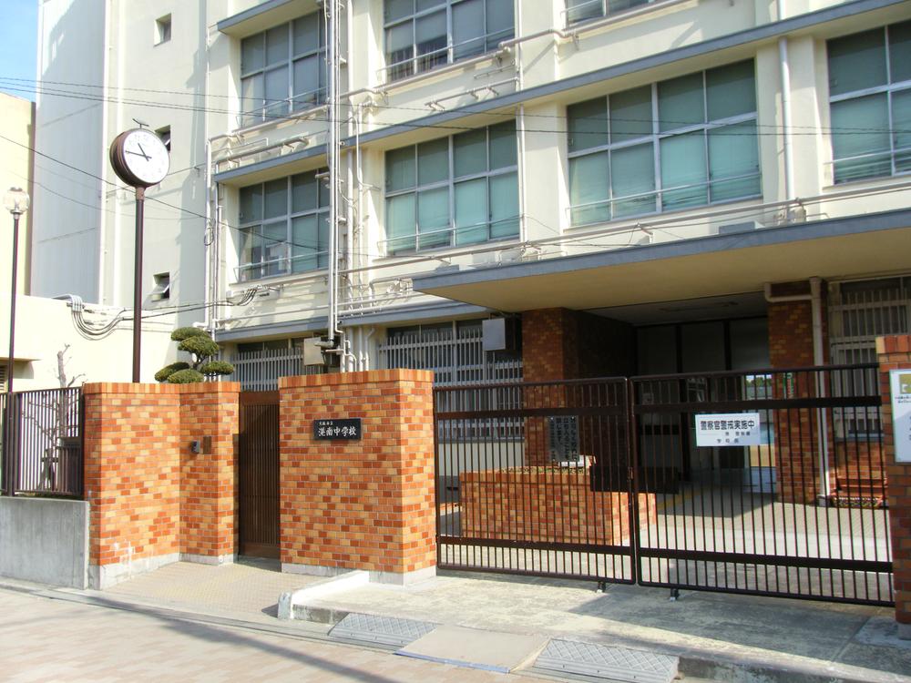 Junior high school. Konan 750m until junior high school