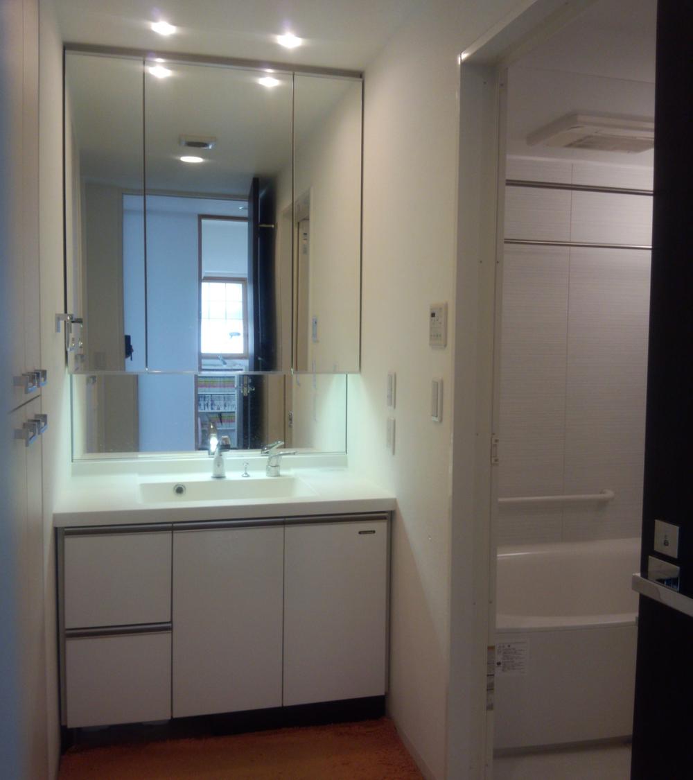 Wash basin, toilet. Indoor (September 2013) Shooting
