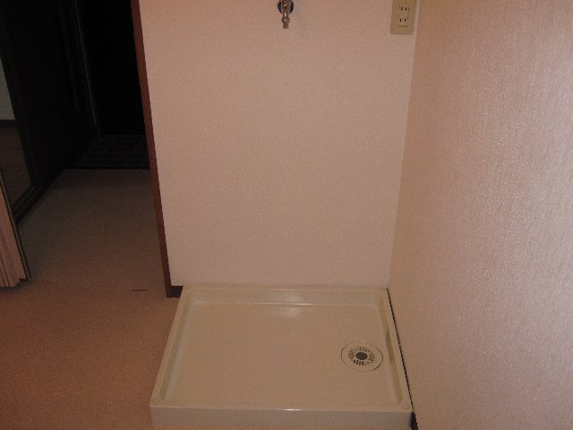 Other Equipment. Indoor laundry bread