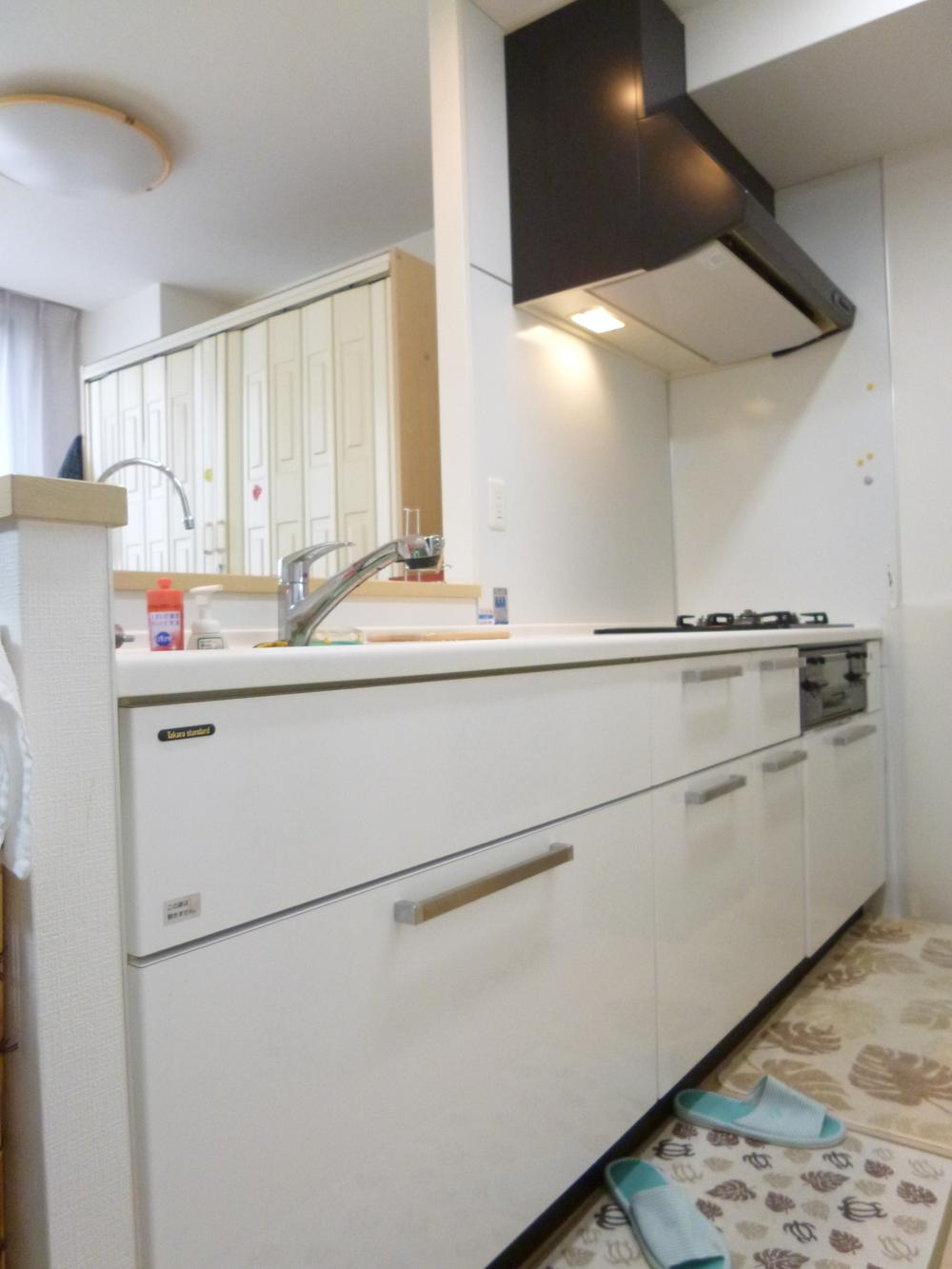 Kitchen. Open kitchen ・ Built-in water purifier