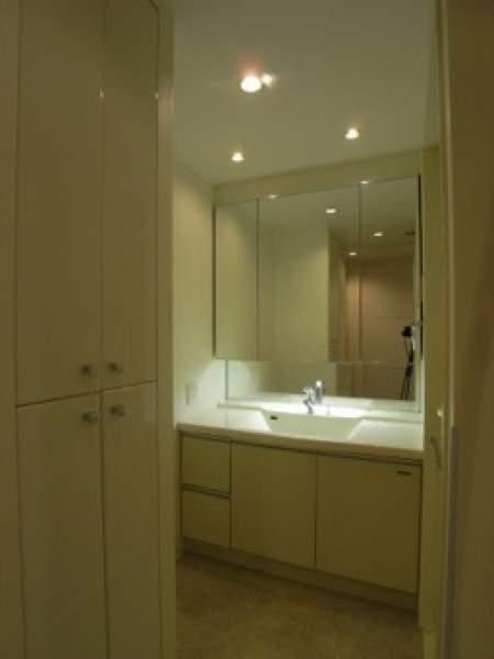 Wash basin, toilet