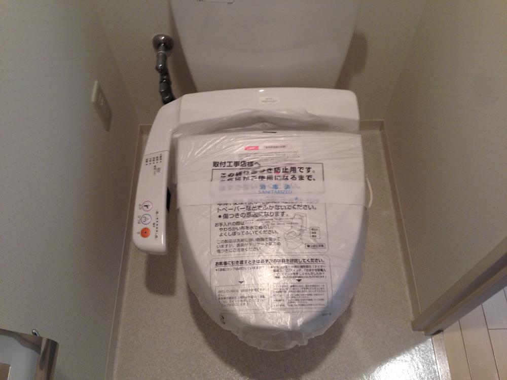 Toilet. Local (11 May 2013) Shooting