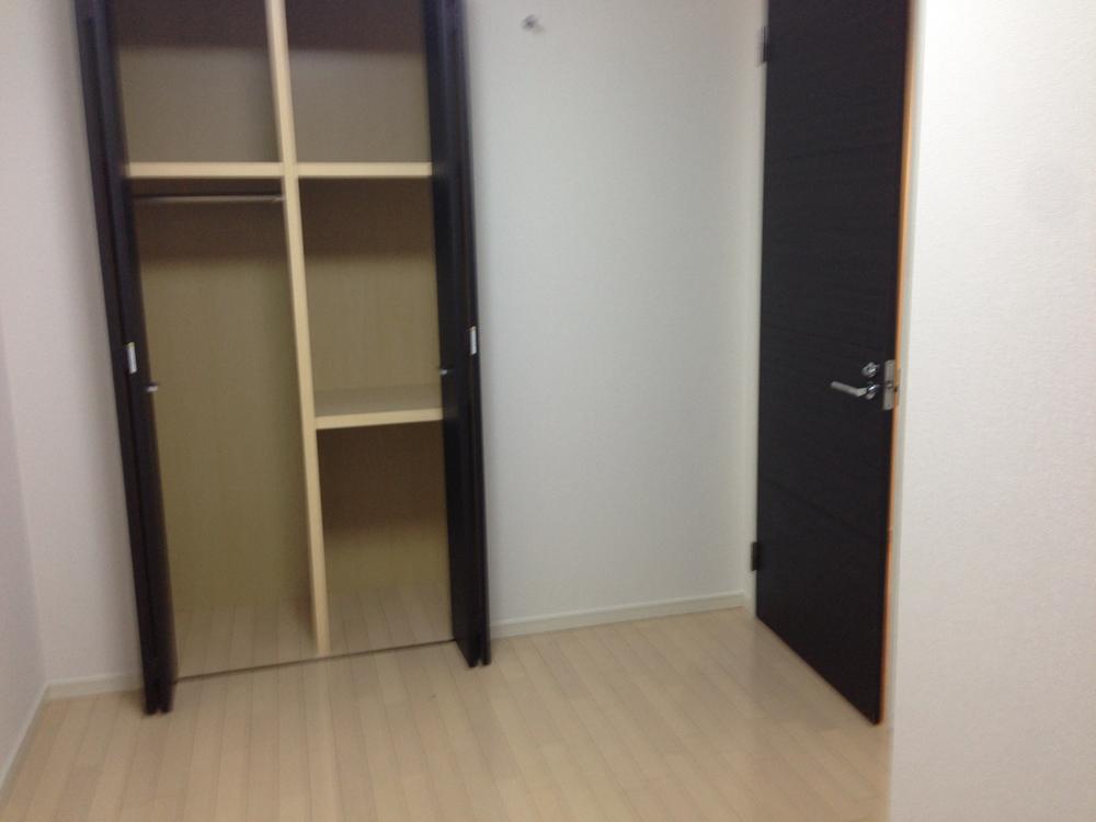 Non-living room. Western-style 5 Pledge