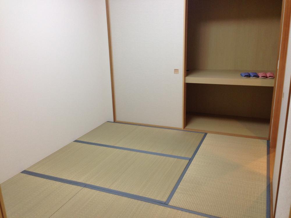 Non-living room. Japanese-style room 4.5 Pledge