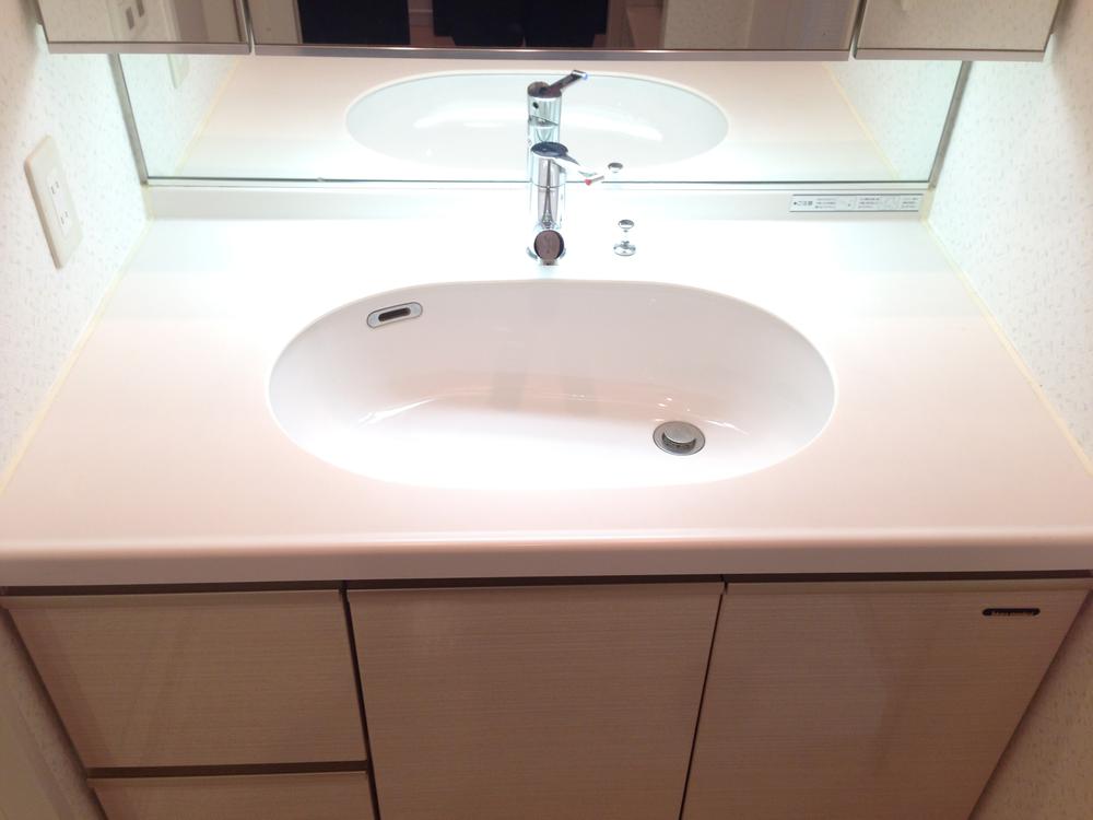 Wash basin, toilet. Local (11 May 2013) Shooting