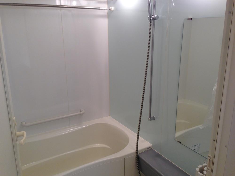 Bathroom. Local (11 May 2013) Shooting